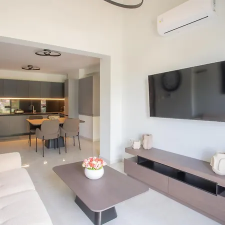 Emerald Apartment