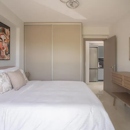 Emerald Apartment *